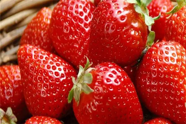 新鲜草莓可以直接冷冻吗，清洗干净就可以直接冷冻